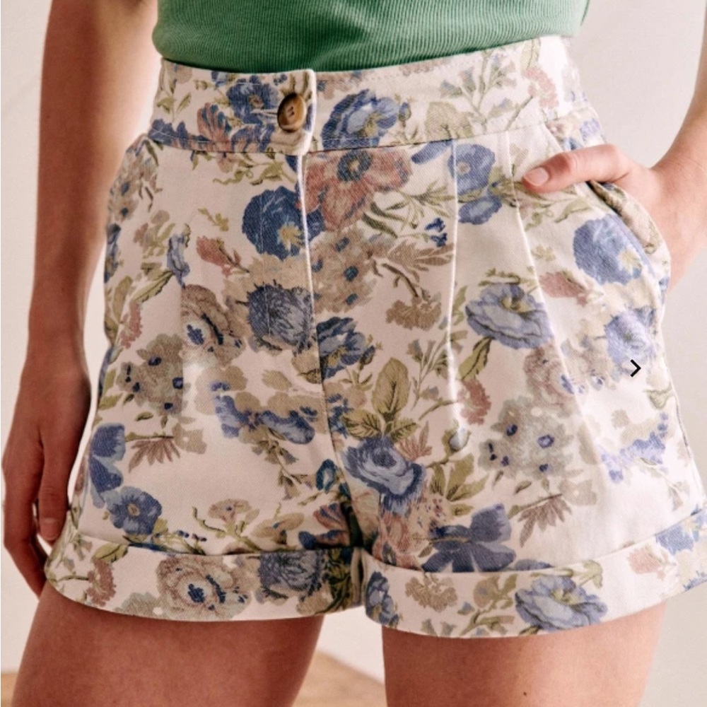 ✨Sezane Daniella Shorts